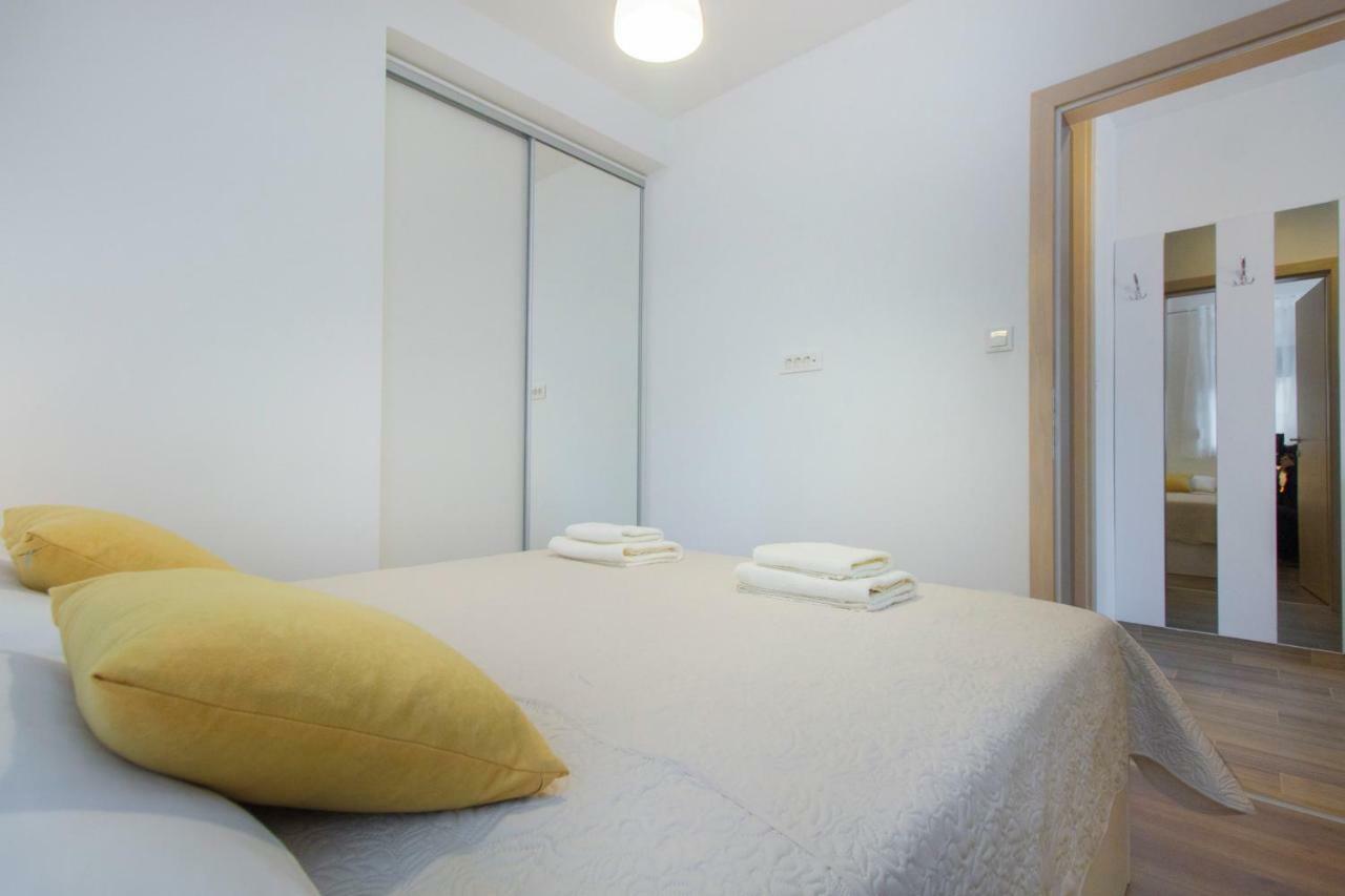 Labor Apartment *