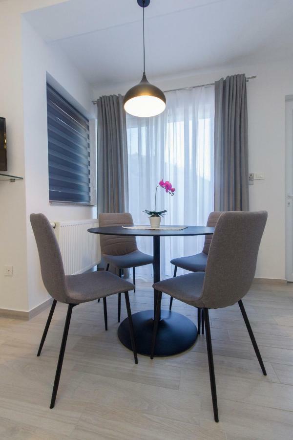 Labor Apartment *